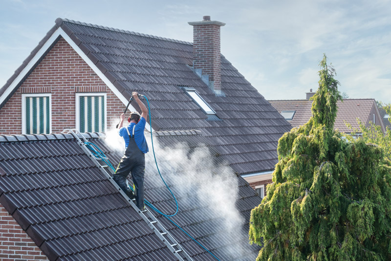 9 Benefits of Regular Roof Cleaning